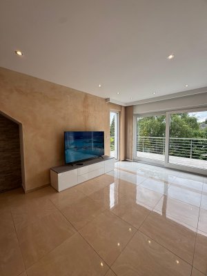 Exklusives & Vollmöbliertes Apartment mit Jacuzzi und WLAN – Ideal für Firmenkunden & Expats – Nähe Messe Düsseldorf