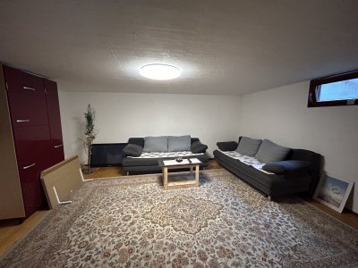 Möbiliertes Zimmer mit Bad und eigenem Eingang im Untergeschoss in Unterschleißheim