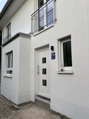 STILVOLLES QUATTROHAUS AUF DREI ETAGEN IN RUHIGER LAGE VON LOCHHAUSEN