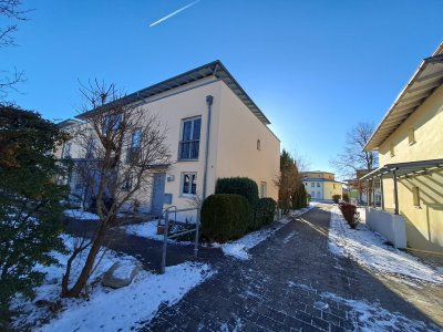 Wohnung mit Reihenendhaus-Charakter, provisionsfrei