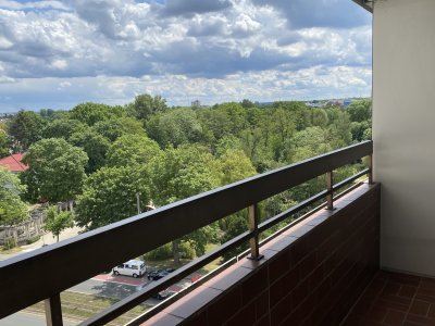Helle 3-Zimmer-Wohnung im 8. OG mit 2 Balkonen, Tiefgarage und Blick ins Grüne am Wöhrder See