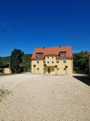 Wunderschöne, helle Dachgeschoss-Wohnung in renoviertem Altbau