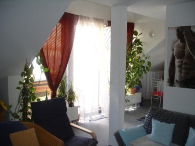 Schöne 3 Zimmer Dachgeschoss Maisonette-Wohnung mit Balkon