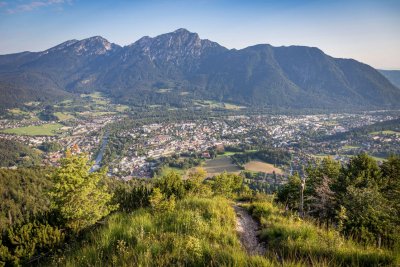 Bad Reichenhall, v. Privat, nähe Zentrum, in kleiner Parkanlage, 2 Zimm, mit Terrasse, TG-Stellplatz