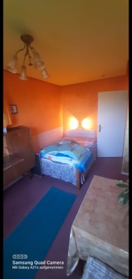 Vermiete WG Zimmer an Mitbewohnerin