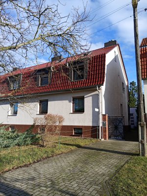 Haus mit 3Heizsystemen, Zisterne f. Brauchwasser, Werkstatt, Doppelgarage & Garten