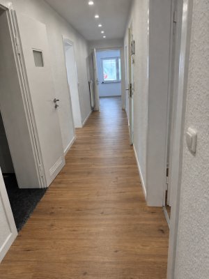 Erdgeschosswohnung-Erstbezug nach Sanierung: Freundliche 4,5-Zimmer-Wohnung, zentral gelegen