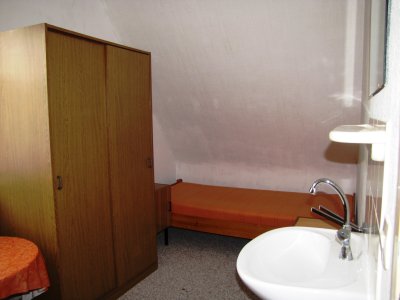Möbliertes Zimmer in Erfurt zu vermieten.