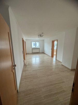 Helle 3-Zimmer-Wohnung mit zwei Balkonen und EBK in Parkstetten
