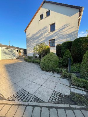 Großzügige, frisch renovierte 4-Zimmer-Wohnung mit Balkon in zentraler Lage von Lügde (ca. 109 m²) – ab 01.06.2026