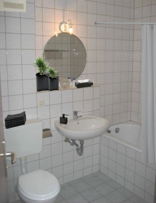 1,5 Zi Wohnung Balkon EBK Abstellr. TG Keller Hausmeisterservice 1 km zur Hochschule Esslingen in Göppingen