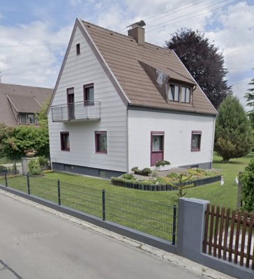 Freistehendes Einfamilienhaus mit großem Garten in Königsbrunn