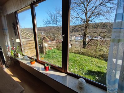 Helle und gepflegte 3,5-Zimmer EG-Wohnung (92 m²) mit knapp 20m² großer Südterrasse und eigenem Garten in Horb am Neckar