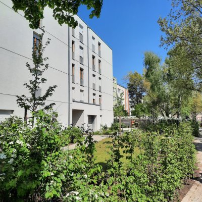 Sehr schöne, ruhige zum Gsrten gelegene möblierte Whg. Bad mit sehr grosser Dusche, seniorengerecht