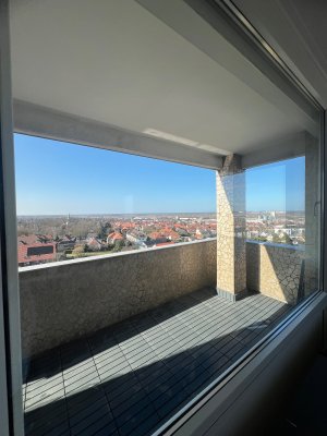 3 Zim Wohnung Penthouse-Charme mit traumhafter Aussicht -kernsaniert - *ohne Maklerprovision*