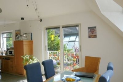 Helle, moderne und ruhige Maisonette-Wohnung mit Blick ins Grüne incl. Garage auf Grundstück
