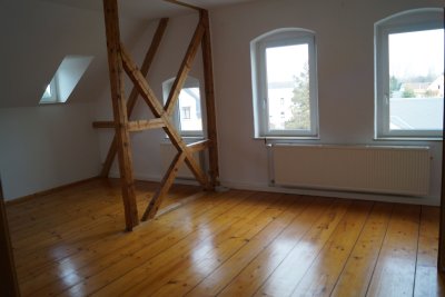 helle gemütliche 3 Zimmer Dachgeschosswohnung mit EBK und großem Bad