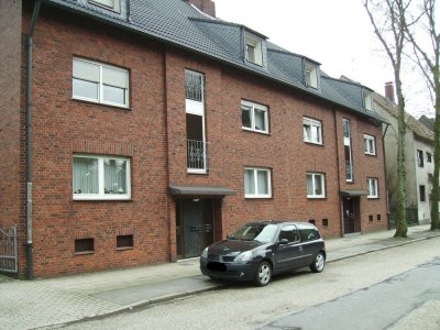 ruhige 2,5-Raum-Dachgeschosswohnung mit eigenem Stück Wiese