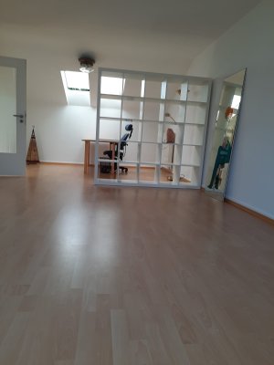 Charmante 2-Zimmer Dachgeschosswohnung in Frankfurt-Preungesheim