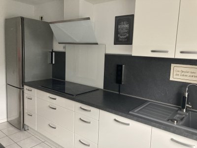 Moderne helle Wohnung, Garage, Balkon, Carport, Keller, privat