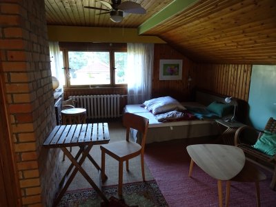 WG-Zimmer mit eigenem Bad und Küchentrakt