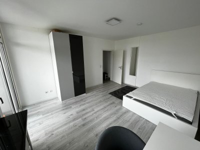 15 qm Zimmer in exklusiver, gepflegter 4-Zimmer-Wohnung und EBK in Frankfurt am Main