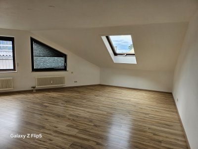 Sehr schöne und gut aufgeteilte renovierte 2,5 Zimmer Wohnung im Zentrum von Leonberg!
