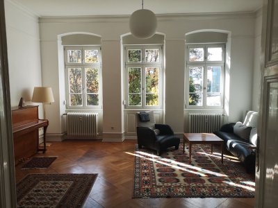 Familienfreundliche, großzügige Wohnung in Altbauvilla mit riesigem Garten, Parkplätzen, 6 Min. zu Altstadt u. S1/S11