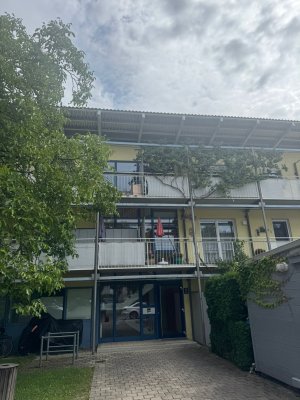 Helle Neuwertige 4-Zimmer-Wohnung mit Balkon und EBK in München Ludwigsfeld