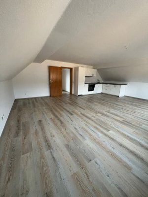 3-Zimmer-Wohnung in Steinbach, 85 m², mit EBK & 2 Stellplätzen