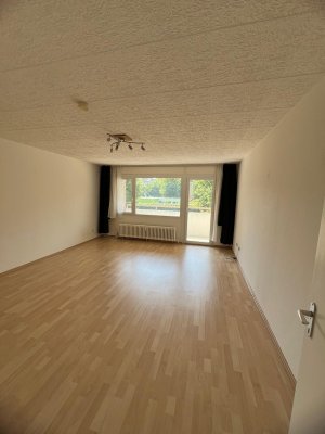 Helle 2-Zimmer-Wohnung mit Balkon & Einbauküche – ab sofort frei!