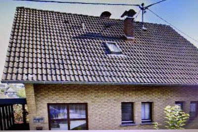 Einfamilienhaus mit Garage und Garten