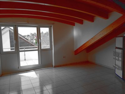 Schöne helle, zwei-Zimmer-DG-Wohnung in Staad/Seenähe