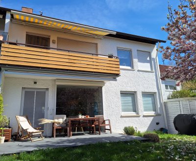 Gepflegte 3 Zi. Wohnung im 6 Familienhaus, ruhige Lage,mit Offenem Kamin und Garage