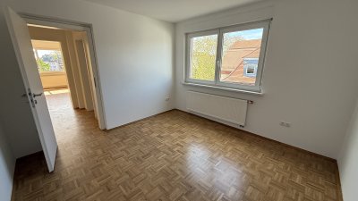 NEU renovierte 3-Zimmer Wohnung + Küche + Bad