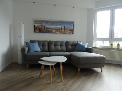 Helle möblierte 2-Zimmer-Wohnung mit toller Loggia, Keller und Tiefgaragenstellplatz, nahe Mercedes