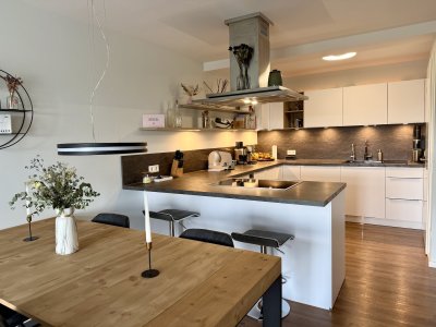 Moderne 3-Zimmer-Wohnung mit gehobener Ausstattung inkl. Einbauküche, Balkon, Aufzug und unverbauter Aussicht