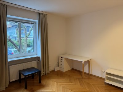 Großes Zimmer mit Garten in 93qm WG in München-Harlaching