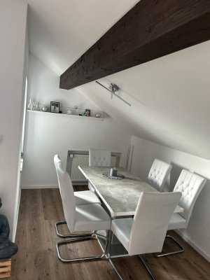 Moderne klimatisierte 3 Zimmer Dachgeschosswohnung