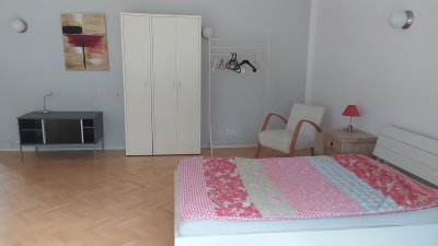 großes helles Zimmer in Einfamlienhaus