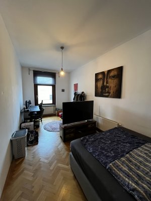 Zimmer in großer, heller WG direkt am Kaiser