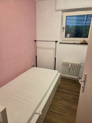 Untermieterin in TOP LAGE nähe NWZ Niederursel gesucht