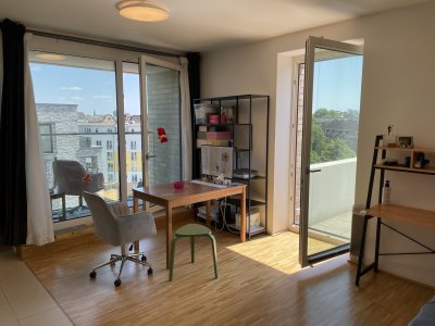 Wohnung auf Zeit : Stilvolle, neuwertige 2,5-Zimmer-Wohnung mit Balkon und EBK in Hamburg