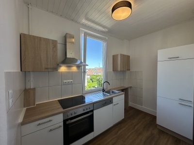 Ab sofort frei. Helle 2 Zimmer Wohnung. Beste Anbindung.