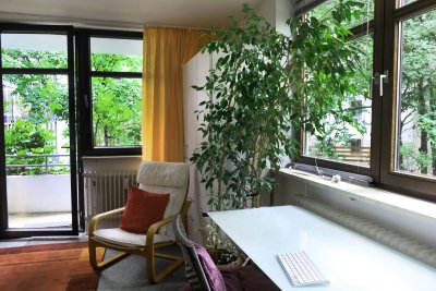 Möbliertes, helles, ruhiges, citynahes, 23qm-großes Zimmer mit eigenem Kühlschrank