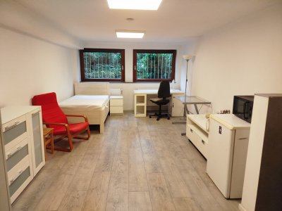 Ruhiges Zimmer im Souterrain