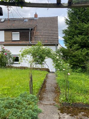 Kleine Doppelhaushälfte mit großem Garten & viel Potential - Siedlung Talheim Wiesbaden