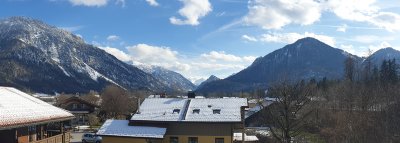 Traumhafte ruhige Dachgeschosswohnung 71m² mit Balkon, Einbauküche und TG-Stellplatz in Ruhpolding