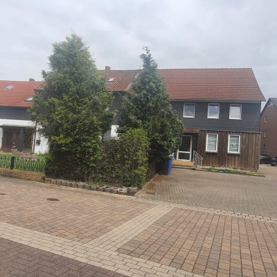 Mehrfamilienhaus mit Ausbaupotenzial im Grünen