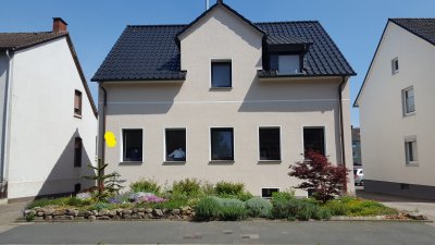 Freistehendes, zu 90% Energieautarkes 1 bis 2 Familien, helles, freundliches Haus ,in der folgeneden Beschreibung konnte nicht alles aufgelistet werden, da der Platz zu gering ist